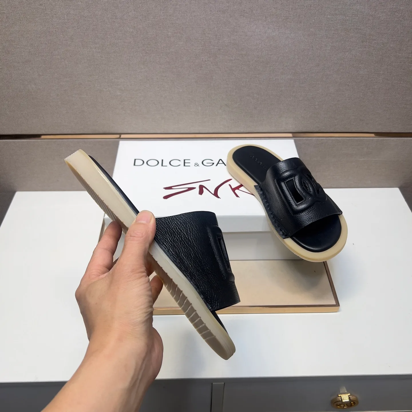 Men's men's shoes 💰pp340【DG～】Men's casual slippers 2025z cabinet sales simultaneously 🔶Size: 38-44#️⃣ 🔷2 colors🔜The upper is made of multi-material splicing➕Genuine leather lining, comfortable and breathable, sole: original comfortable, wear-resistant and non-slip outsole, ⚠️Real thing📱Photographed🎬The real thing is better📢📢📢